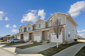 1275 Exchange St in North Liberty, IA - Building Photo - Building Photo