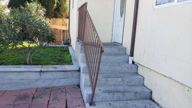 430 E 83rd St in Los Angeles, CA - Building Photo - Building Photo