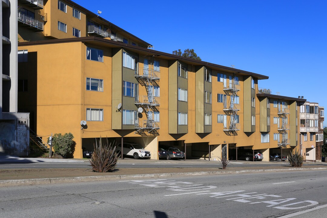 120 Portola Dr in San Francisco, CA - Foto de edificio