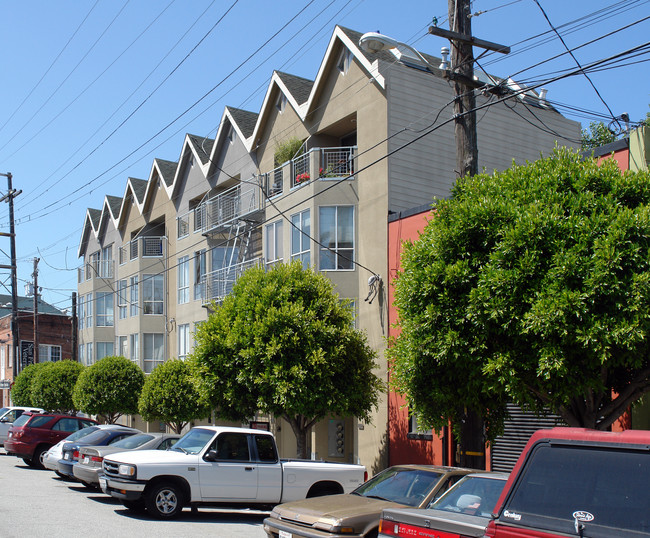 3004-3006 18th St in San Francisco, CA - Building Photo - Building Photo