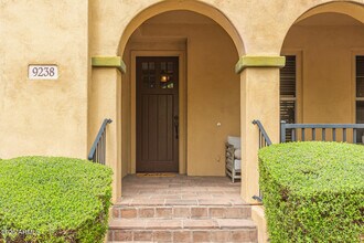 9238 E Via De Vaquero Dr in Scottsdale, AZ - Building Photo - Building Photo