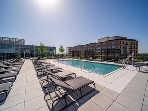 6 Corners Lofts in Chicago, IL - Foto de edificio - Building Photo