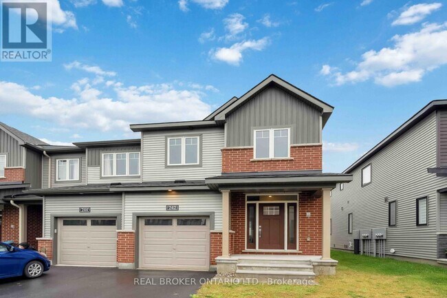 242 Tullaghan Hts in Ottawa, ON - Building Photo - Building Photo