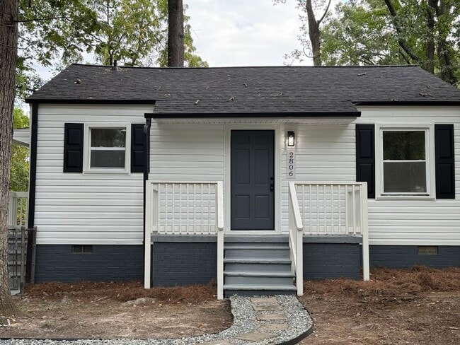 2806 Robin Hood Dr