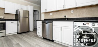 648.5 W Roscoe St, Unit 1N in Chicago, IL - Building Photo