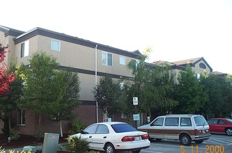 Tri Court Apartments in Kent, WA - Building Photo - Building Photo