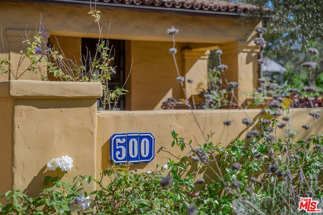 500 N Las Palmas Ave in Los Angeles, CA - Building Photo - Building Photo