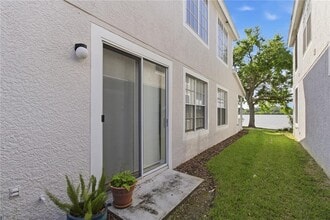 9105 Crystal Commons Way in Tampa, FL - Building Photo - Building Photo
