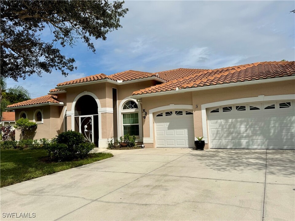 9411 Cedar Creek Dr in Bonita Springs, FL - Building Photo