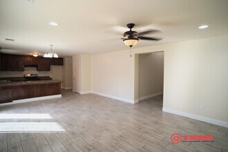 301 Alysheba Dr in Bakersfield, CA - Building Photo - Building Photo