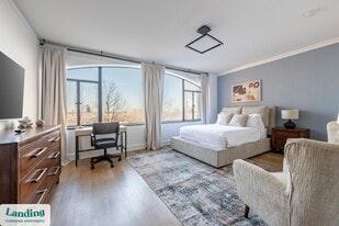 933 McGee St in Kansas City, MO - Building Photo