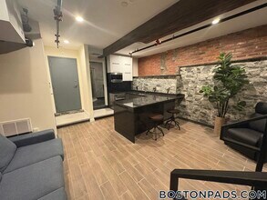1028 Commonwealth Ave in Boston, MA - Building Photo - Building Photo