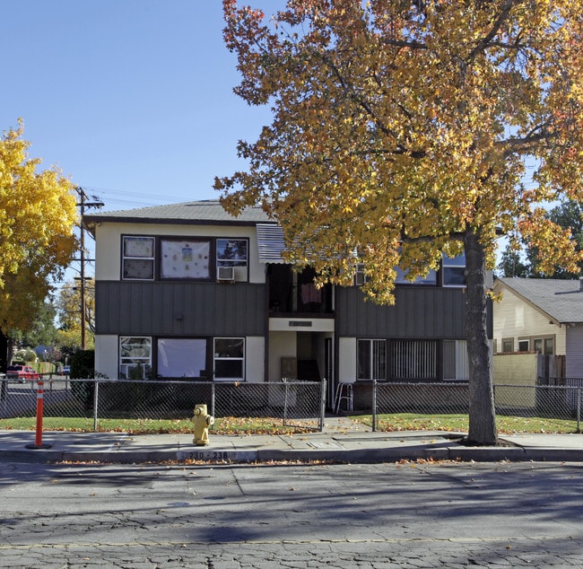 230-236 Harding Ave in San Fernando, CA - Building Photo - Building Photo