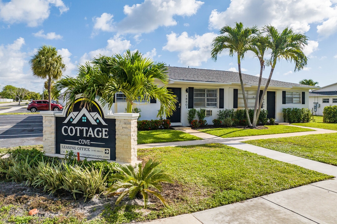 Cottage Cove in Miami, FL - Building Photo