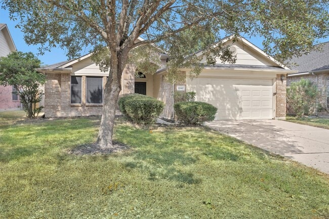 32102 Decker Oaks Dr in Pinehurst, TX - Foto de edificio - Building Photo