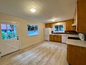 21473 Vetter Rd NE in Poulsbo, WA - Building Photo - Building Photo