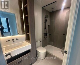 55 Charles St E in Toronto, ON - Building Photo - Building Photo