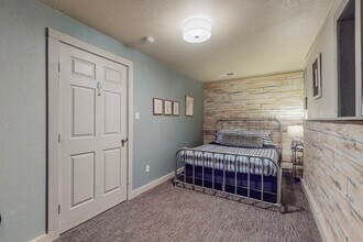 5717 Edith Blvd NE in Albuquerque, NM - Building Photo - Building Photo