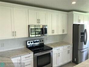 9015 W Sunrise Blvd in Plantation, FL - Building Photo - Building Photo
