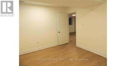 88 Leadenhall Rd in Brampton, ON - Building Photo - Building Photo