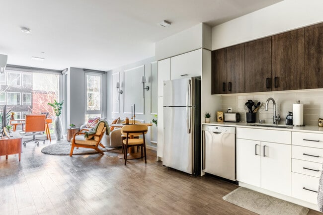 320 Queen Anne Ave N, Unit SI ID1378257P in Seattle, WA - Building Photo - Building Photo