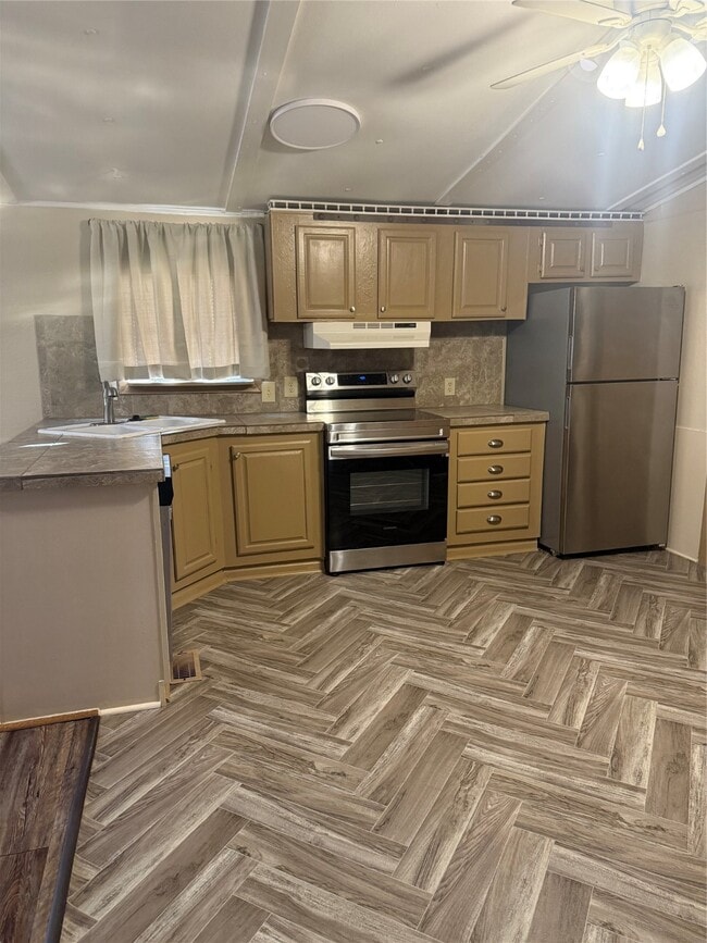 property at 10 Southwood Shores Dr