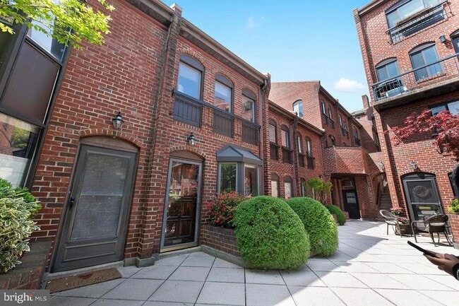 1008 Paper Mill Ct in Washington, DC - Building Photo - Building Photo