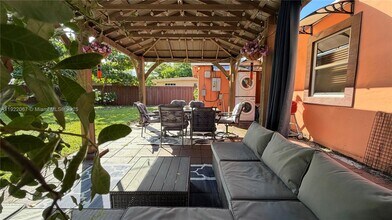 37 SW 11th St in Dania Beach, FL - Building Photo - Building Photo