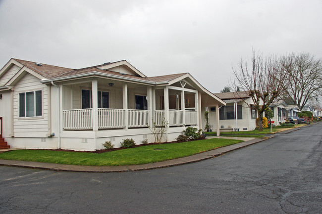 749 SE Second Ave in Canby, OR - Building Photo - Building Photo