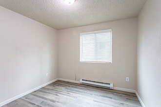 McChord Tudor Haus in Lakewood, WA - Foto de edificio - Interior Photo