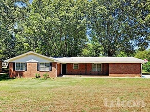 4076 Parkway Cir NW in Duluth, GA - Foto de edificio - Building Photo