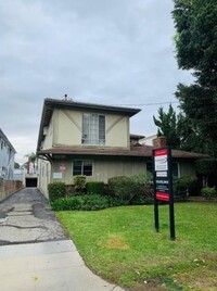 14961 Dickens St in Sherman Oaks, CA - Building Photo - Building Photo