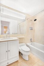 150 E 85th St, Unit 9G in New York, NY - Building Photo - Building Photo