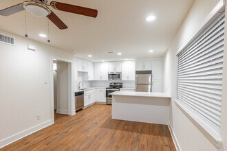 Gaston Corners in Dallas, TX - Building Photo - Interior Photo