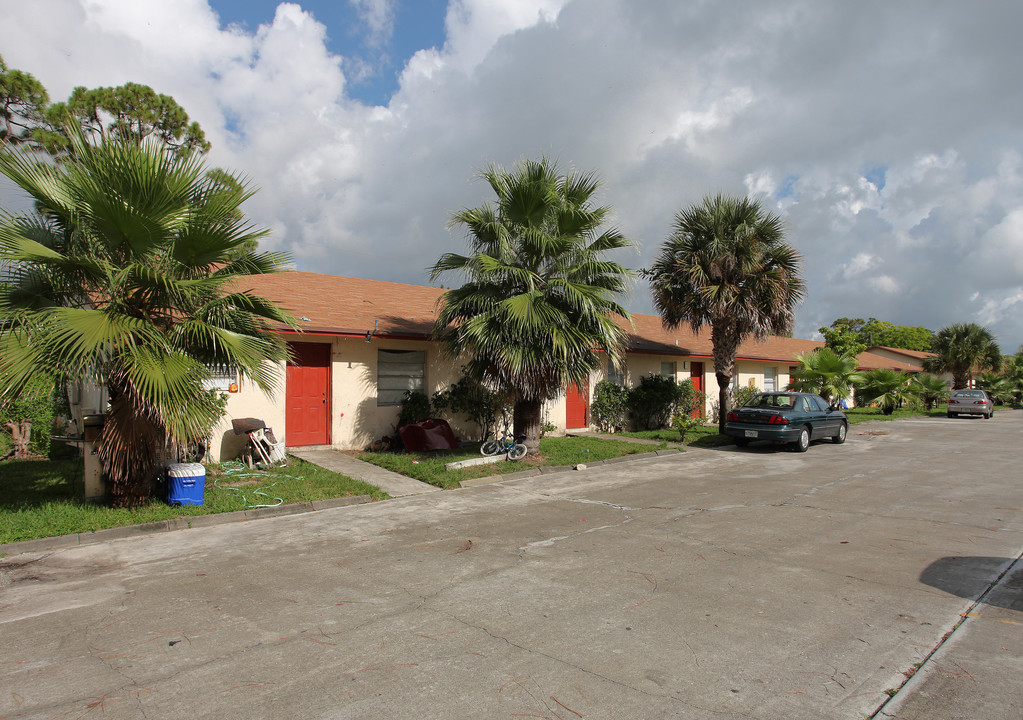 Bella Vista Gardens Apartments in West Palm Beach, FL - Foto de edificio