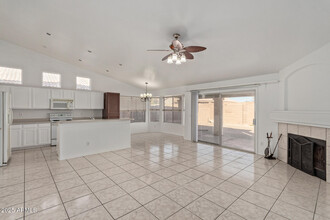 8638 W Joan De Arc Ave in Peoria, AZ - Building Photo - Building Photo