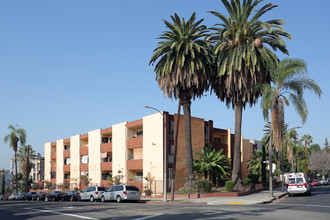 Villa Santa Rosa in Los Angeles, CA - Foto de edificio - Primary Photo