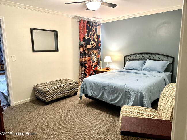 3729 Ethel Ave-Unit -B in Louisville, KY - Foto de edificio - Building Photo