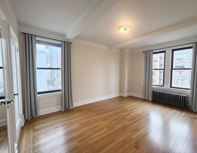 128 E 56th St in New York, NY - Building Photo - Building Photo