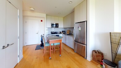 82 Fenwood Rd, Unit 1011 in Boston, MA - Building Photo - Building Photo