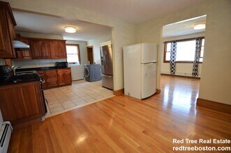 42 Gerrish St, Unit 1 in Boston, MA - Foto de edificio - Building Photo