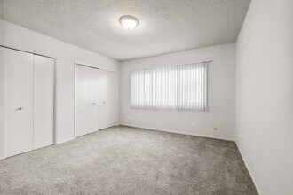 525 E. 99th St. in Inglewood, CA - Foto de edificio - Building Photo