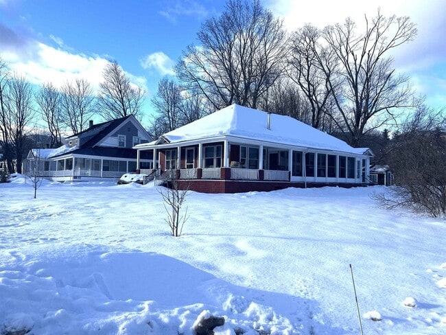 1316 US-302 in Bartlett, NH - Foto de edificio - Building Photo