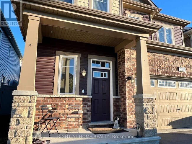 529 Honeylocust Ave in Ottawa, ON - Building Photo - Building Photo