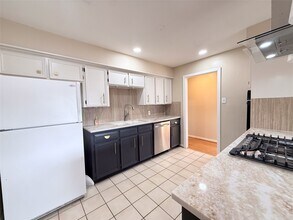 9506 Carousel Ln in Houston, TX - Building Photo - Building Photo