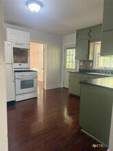 724 N Beal St in Belton, TX - Building Photo - Building Photo