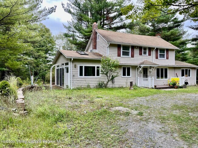 property at 18 Tara Ln