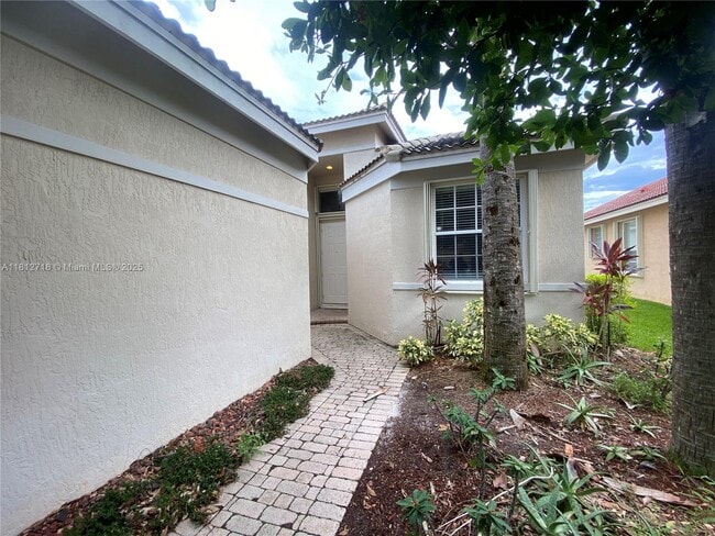 639 Stanford Ln in Port St. Lucie, FL - Foto de edificio - Building Photo