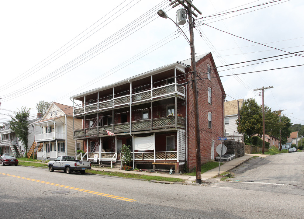 562 N Main St in Norwich, CT - Building Photo