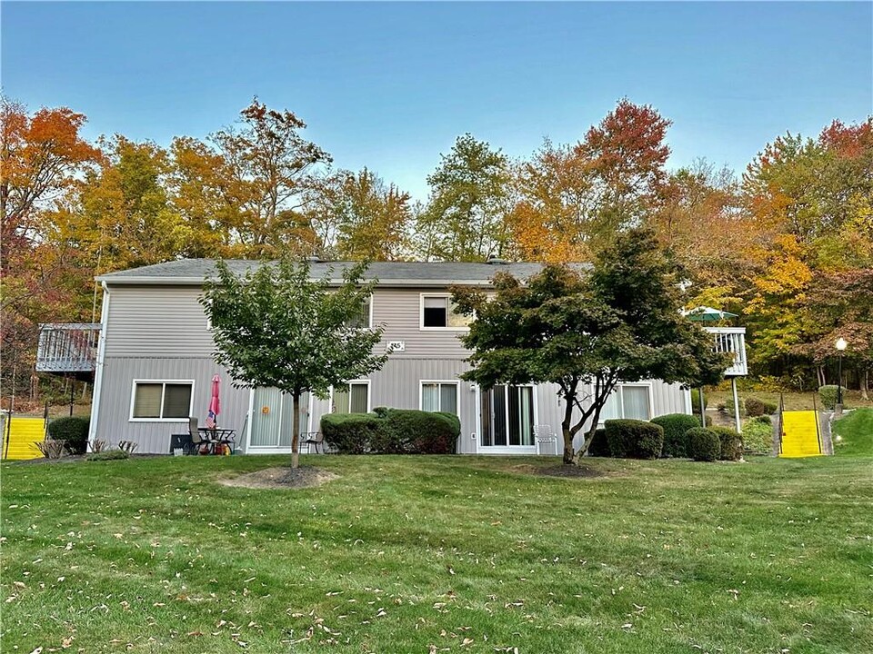 145 Flintlock Way in Yorktown Heights, NY - Building Photo